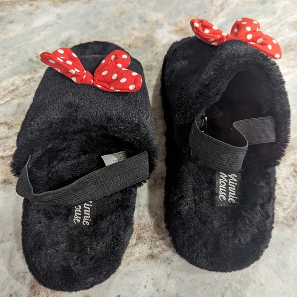 Minnie Mouse Slippers - Picture 2 of 3